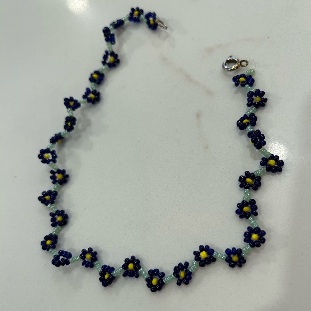 Beaded floral choker 🌼